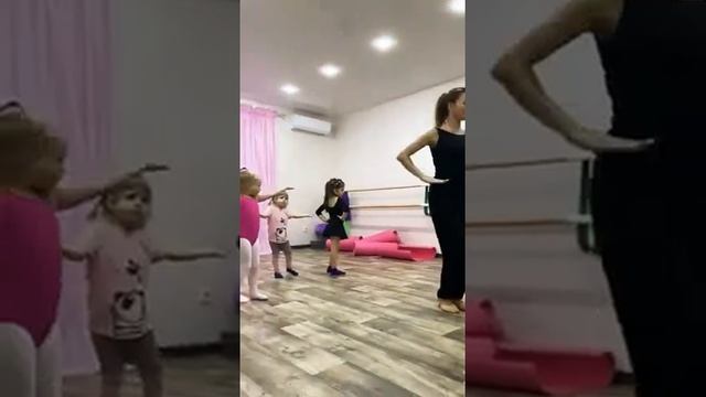 Ольга 4 года. Урок хореографии в балетной студии "Душа танца" смотреть онлайн