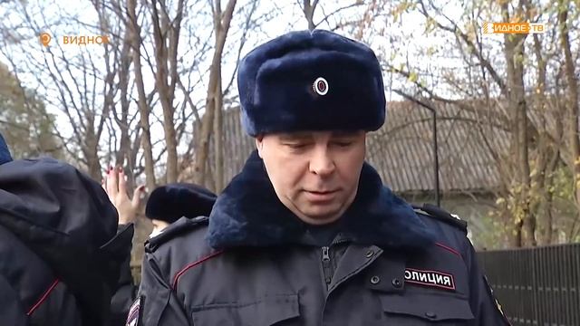 «На зимнюю форму» - строевой смотр личного состава УМВД России по Ленинскому району смотреть онлайн