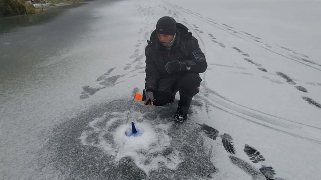 Щука на жерлицы. Огромная щука, леска трещит и... смотреть онлайн
