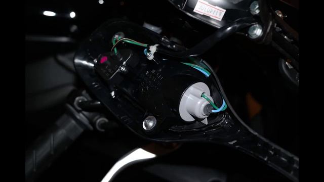 2014 CBR1000rr Turn Signal Dissassembly + Bulb Replacement (clear Ebay Bulb)