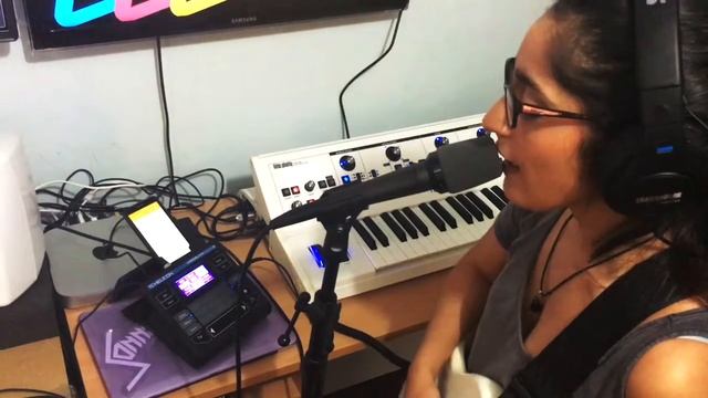 Stop me - Adriana Timoteo (using TC-Helicon VoiceLive Touch 2, Moog Little Phatty and a Guitar) смотреть онлайн