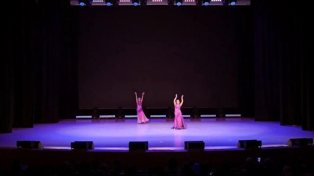 Восточные танцы для детей в Белгороде. Алина Манаева и Дарья Анисимова дуэт Фиалки. Bellydance kids смотреть онлайн