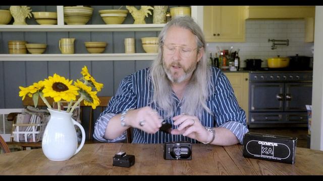 The BEST Pocket Film Camera: Olympus XA смотреть онлайн