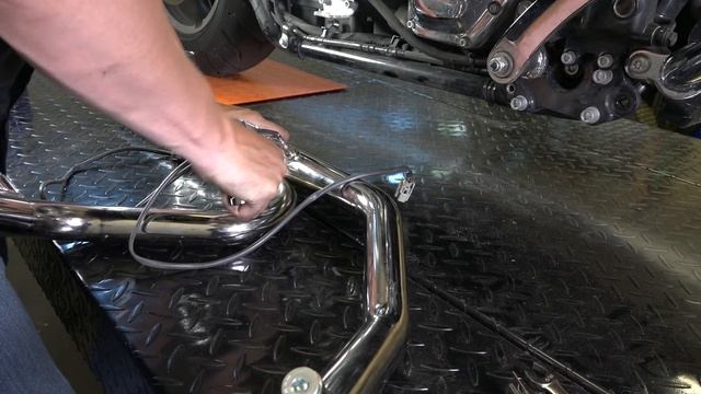 Bassani 2x2 Dual Head Pipes For Harley Touring-Install Tutorial & Review смотреть онлайн