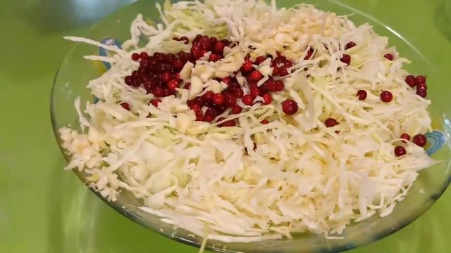 Быстрая , хрустящая , маринованная капуста с чесночком . смотреть онлайн