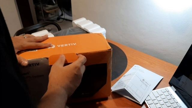 Unboxing of Vertiv Liebert itON PSA600-ID 600VA UPS смотреть онлайн