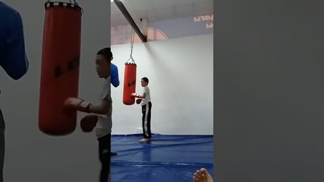 Кикбоксинг тренировка смотреть онлайн