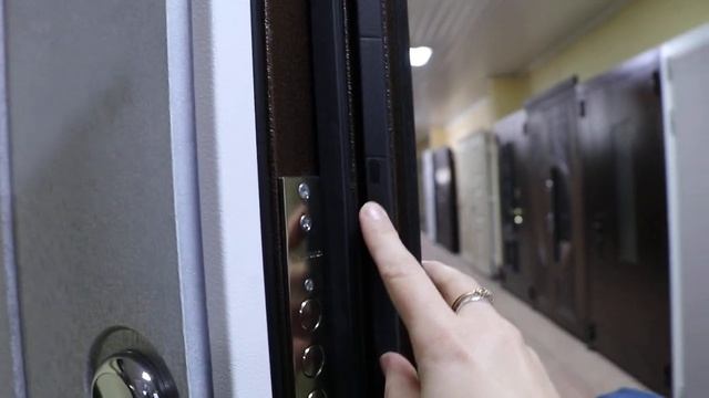 Термодверь 2-х цветная панель-панель с МДФ-наличником-капитель с ковкой КС10В и термокабелем смотреть онлайн