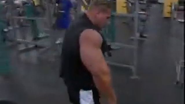 Джей Катлер - Жим штанги узким хватом смотреть онлайн