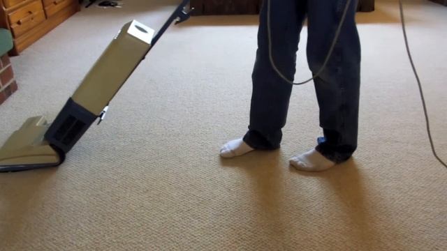 Electrolux Genesis LXe (1717) Upright Vacuum Cleaner смотреть онлайн