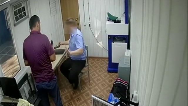 Иностранец пытался подкупить астраханского пограничника смотреть онлайн