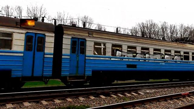 ЭР9П-333 следует по станции Острог. смотреть онлайн