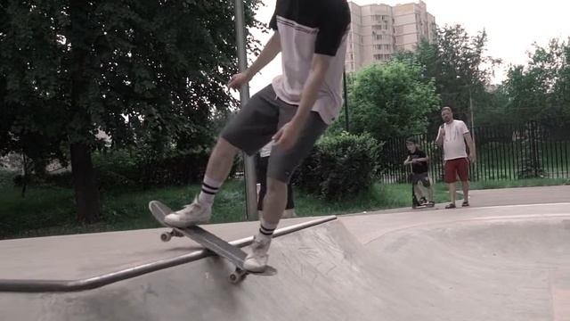 Скейт уроки | Как сделать Rock To Fakie | Федеральная школа