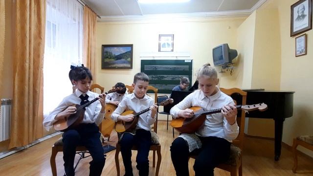 Ансамбль домристов. Беккер Д, Король В, Алябьев В, Скаклюк С. "Пионерское звено". Д.Кабалевский. смотреть онлайн