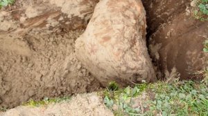 Как вытащить валун или большой камень из траншеи дедовским способом