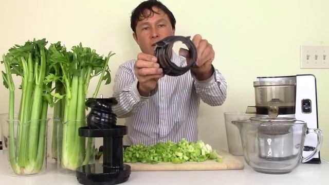 How to Juice Celery in Any Vertical Single Auger Slow Juicer смотреть онлайн