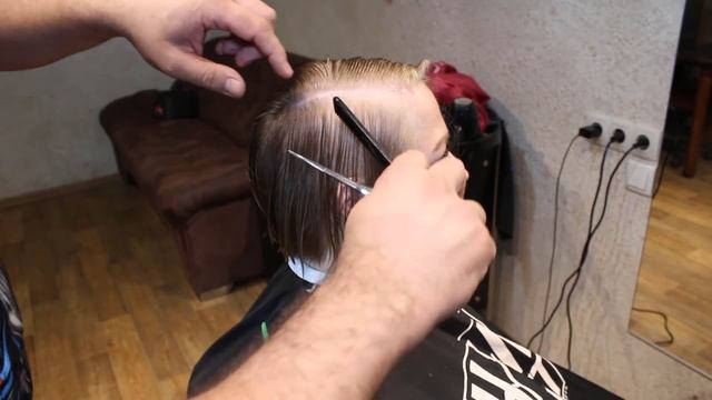 Женская стрижка: Градуированное каре (боб) на удлинение к лицу. women haircut. bob смотреть онлайн