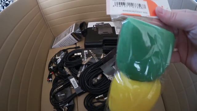 Behringer Xenyx - Unboxing + More смотреть онлайн
