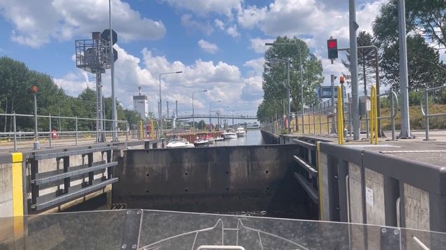 БРЕМЕН VLOG | ОТДЫХАЕМ С ВЕТЕРКОМ | ПО БРЕМЕНУ НА ЯХТЕ | ГДЕ ОСТАНОВИЛИСЬ | ПРОХОЖДЕНИЕ ШЛЮЗА смотреть онлайн