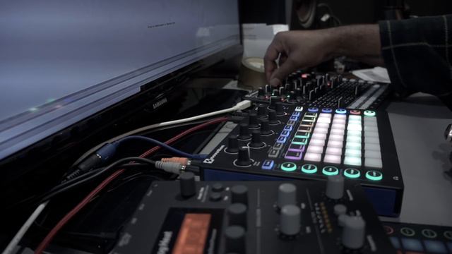 Novation // Circuit Performance - Thavius Beck смотреть онлайн