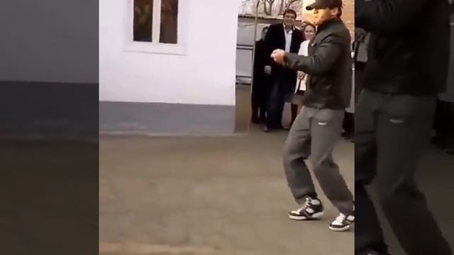 Чеченец танцует как Майкл Джексон смотреть онлайн