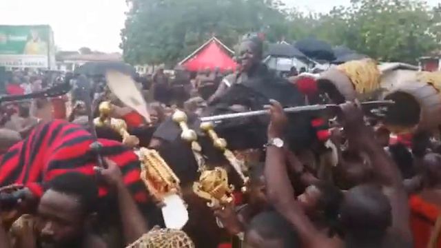 Otumfour Osei tutu ll Asantehene are dancing fortomfrom at manhyia Ahenfie. waadie TV смотреть онлайн