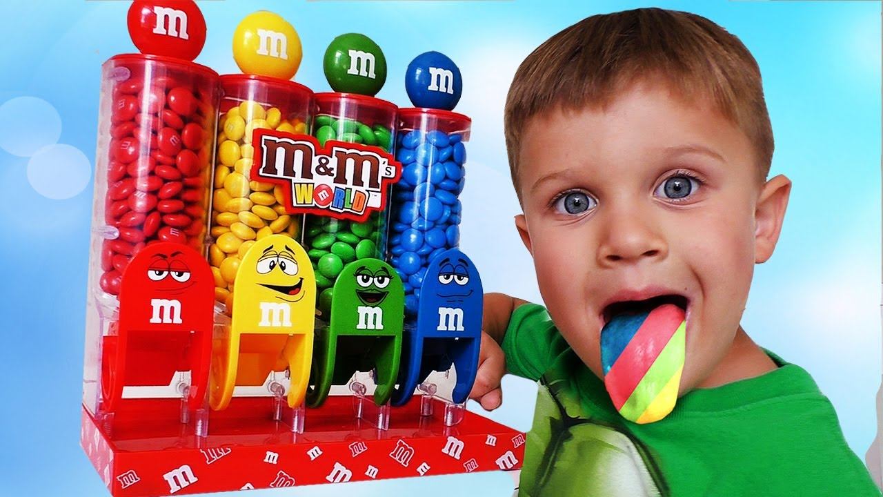 Bad Kid Steals M&M's IRL Learn Colors with Candy for Children Toddlers and Babies, Kids Pretend Play смотреть онлайн