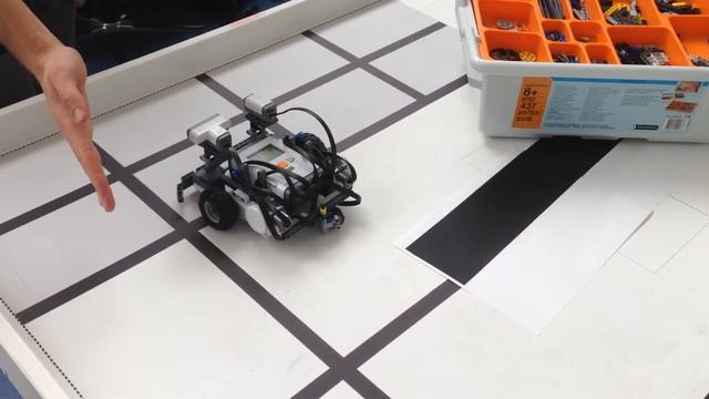 LEGO Lesson 7 - Modified AvoidFigure9_3.java смотреть онлайн