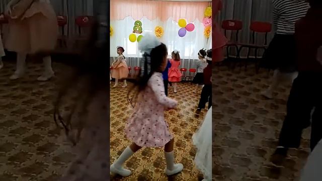 Утренник в 16 садике. 8 Марта. Дегтярск. смотреть онлайн