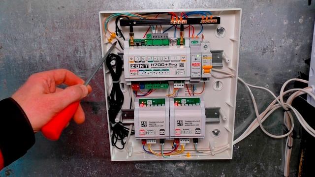 Контроллер ZONT 700+ PRO. Управление каскадом котлов по OpenTherm. смотреть онлайн