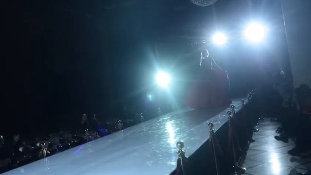 Показ Ирины Степановой. Алена Кравец (Lady in Red) смотреть онлайн