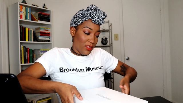 Buying a 2019 MacBook Air for Under $800?! | Refurbished MacBook Unboxing смотреть онлайн