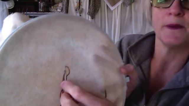Sewing room visit #2 ~ outlining the bird {stem Stitching on a curve} смотреть онлайн