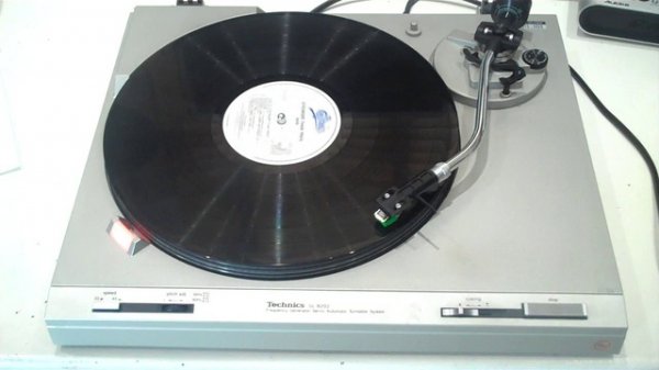 Technics SL-B202 Automatic Turntable Demonstration