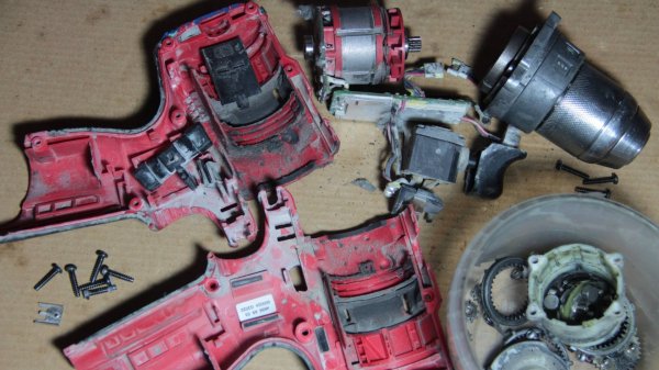 Milwaukee M12 2503 FDD после N лет работы. 1. Разбор