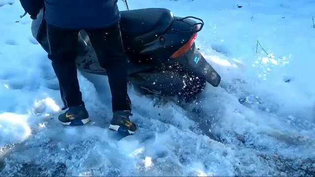 Снег+Скутер смотреть онлайн