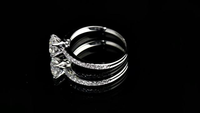 Кольцо из белого золота с бриллиантами 0,9 карат (сертификат GIA) смотреть онлайн