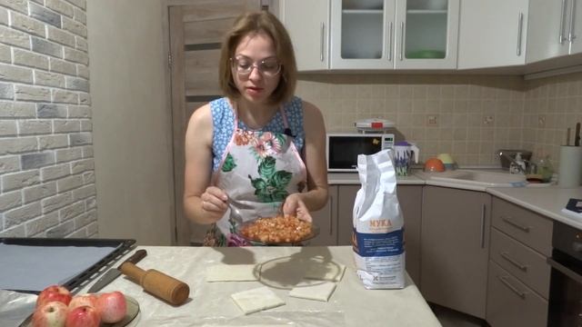 Слойки с яблоками. Конвертики раскрылись... смотреть онлайн