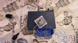 Электрика для начинающих 12 . Четыре провода торчат из подрозетника . Что подключить ?