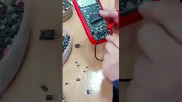 Ж/Ө (диод, стабилитрон, транзисторларды) өндірістік сабағында сандық мультиметрмен тексеріп үйрету. смотреть онлайн