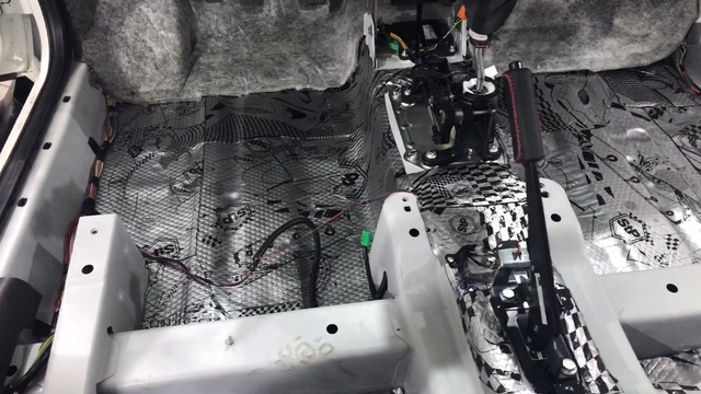 Шумка Lada Granta. Удобство и комфорт теперь являются одними из положительных сторон этого авто смотреть онлайн