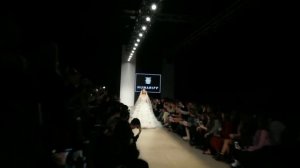 Показ свадебных платье от Дома моды Humariff на Mercedes-Benz Fashion Week Russia 2019