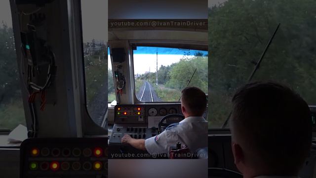 Проезд нейтральной вставки на электропоезде ЭД9М смотреть онлайн