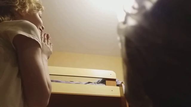 Розыгрышь над сестрой.Сестра спалила камеру... смотреть онлайн