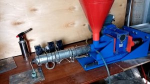 Шнековый экструдер ТПА для литья пластика под давлением