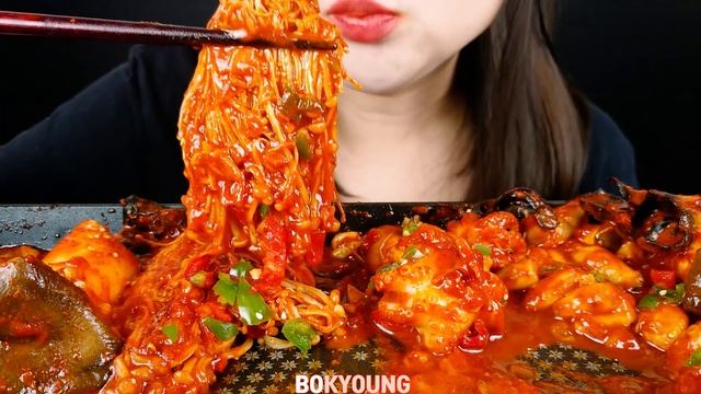 ASMR 매콤한 여러가지 버섯(팽이버섯, 새송이, 미니새송이, 양송이, 목이버섯)과 주꾸미 리얼사운드 먹방 смотреть онлайн