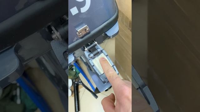 Как убрать дребезг защелки лодочного мотора #Shorts смотреть онлайн