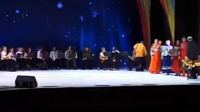 Сводный хор "Оберег" / "Балалаечка звенит" (В. Пипекин) смотреть онлайн