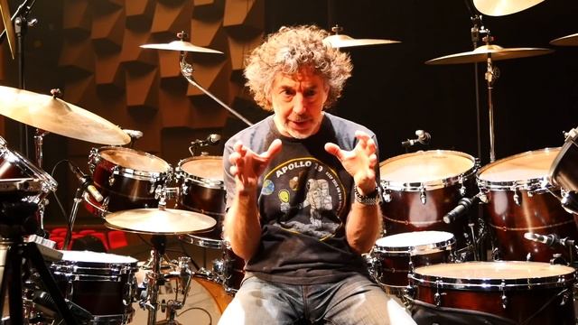 Simon Phillips on STAR Maple Drum kit. смотреть онлайн