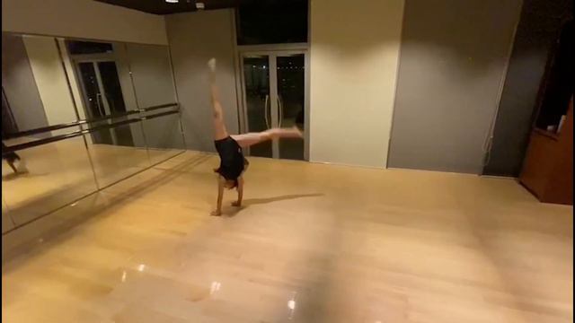 Trampoline: Livin' Out a Dream- Charlotte Lim смотреть онлайн